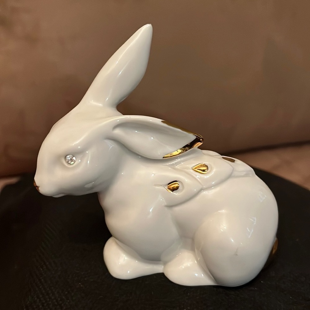 Vintage CAPODIMONTE BUNNY with 24 k hand painted accents